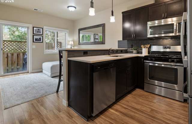 Stunning Progress Ridge End-Unit Townhome with Modern Kitchen, Dual Suites & Spacious Loft Gallery 3