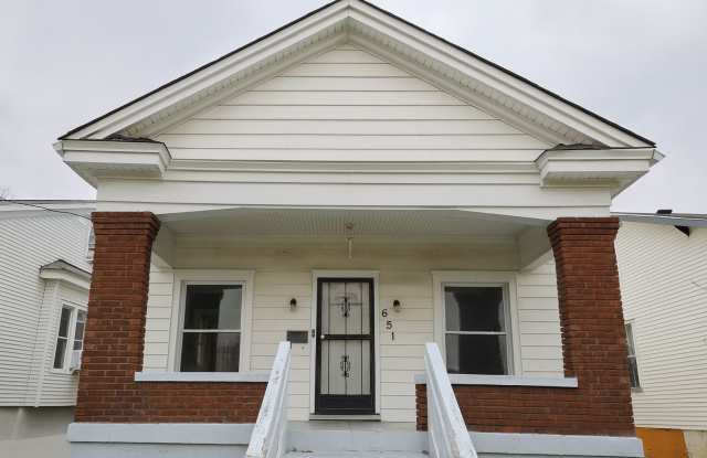 Spacious Three Bedroom Home - 651 South 43rd Street, Louisville, KY 40211