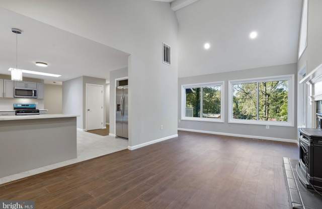 37 LAKESIDE Drive Gallery 4