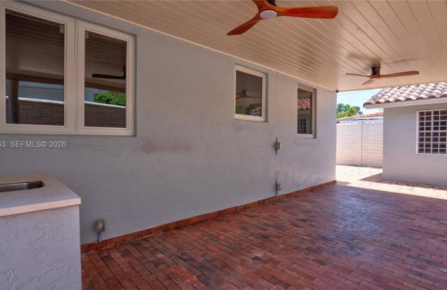 500 Southwest 51st Court Gallery 4