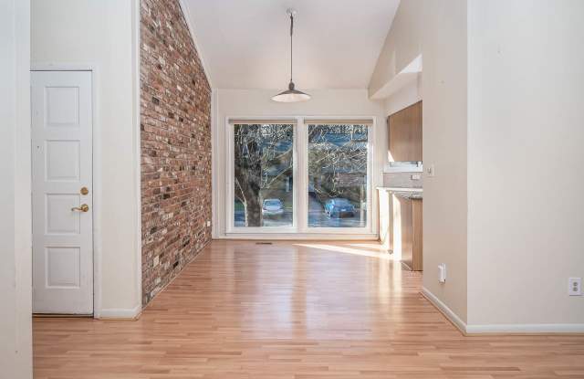 1304 Oak Tree Dr Gallery 4