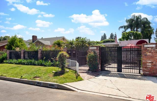 14842 Morrison St photos photos