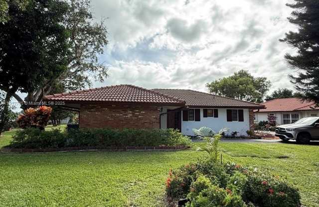 300 NW 42nd St photos photos