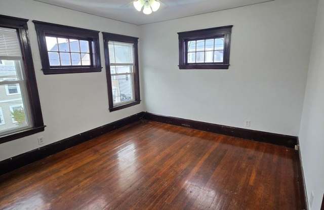 Brighton top floor in 2-family house photos photos