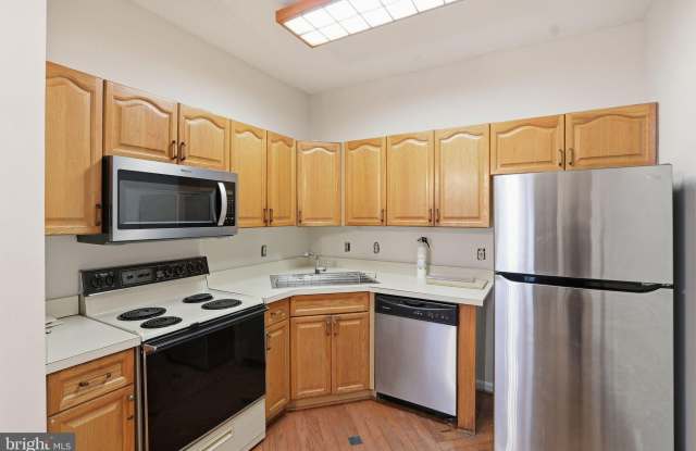 15663 VIEWPOINT Circle - 15663 Viewpoint Circle, Montclair, VA 22025