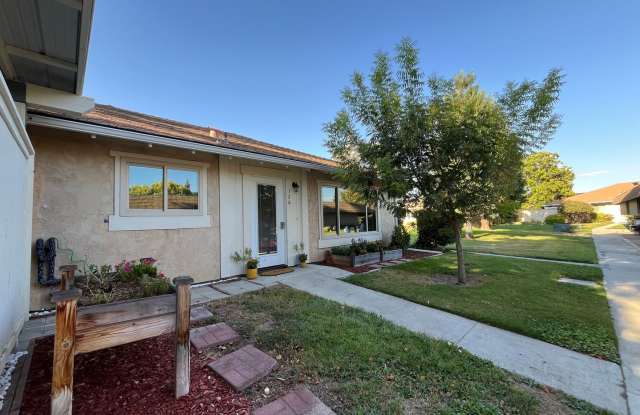 Charming 2 Bed 2 Bath home - 126 Flag Way Gallery 4