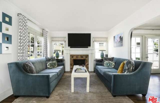 546 North BEACHWOOD Drive Gallery 4