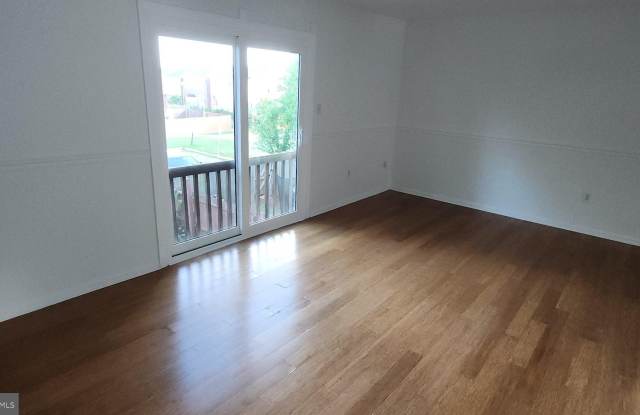 10193 FARRAGUT Court Gallery 4