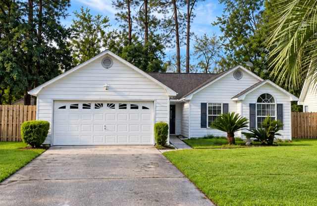 3/2 with large fenced in yard! Gallery 1