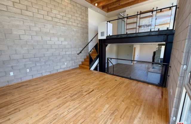 530 N Larchmont Blvd photos photos