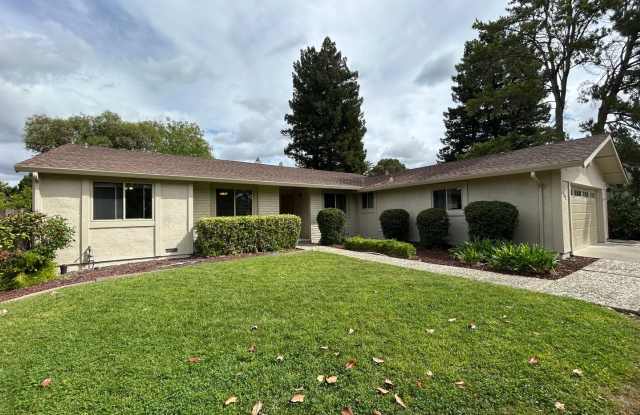 Spacious 4-Bedroom 2.5 Bath Single-Story Home in Northgate – Vaulted Ceilings, Great Backyard! - 3162 Stinson Circle, Walnut Creek, CA 94598