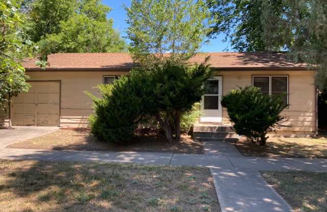 STUDENTS WELCOME! 3 Bedroom/ 1 Bathroom Home One Block from CSU photos photos