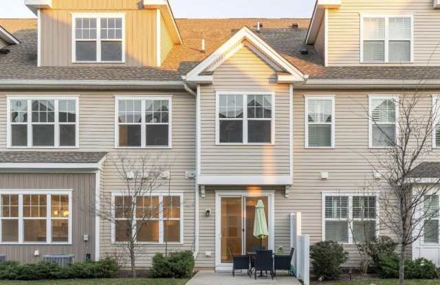 905 Greenland Square photos photos