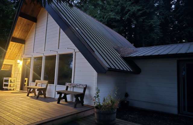 Charming 2-Bedroom Retreat in Ferndale photos photos