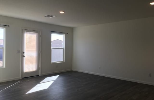 2210 E Arapaho Lane Gallery 3