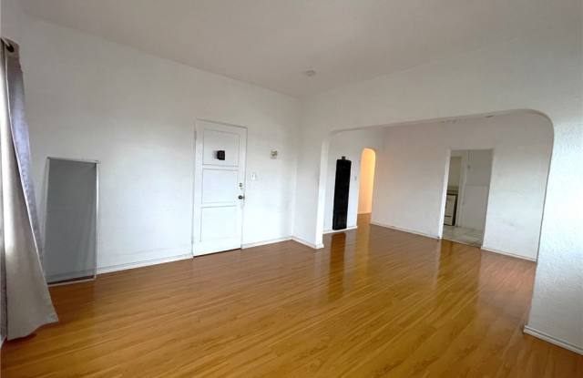 20 N Bushnell Avenue 1/2 Gallery 4
