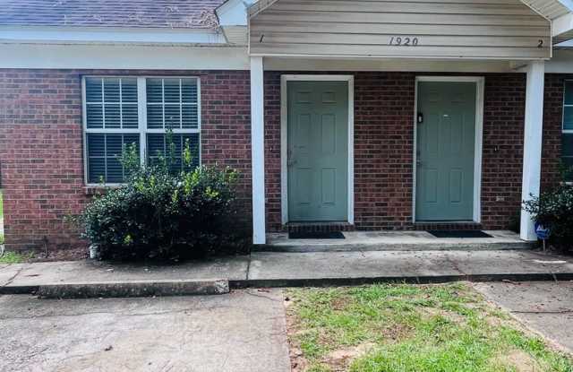 3BR/3BA townhome with new painting and stainless-steel appliances located close to FSU/TCC. photos photos