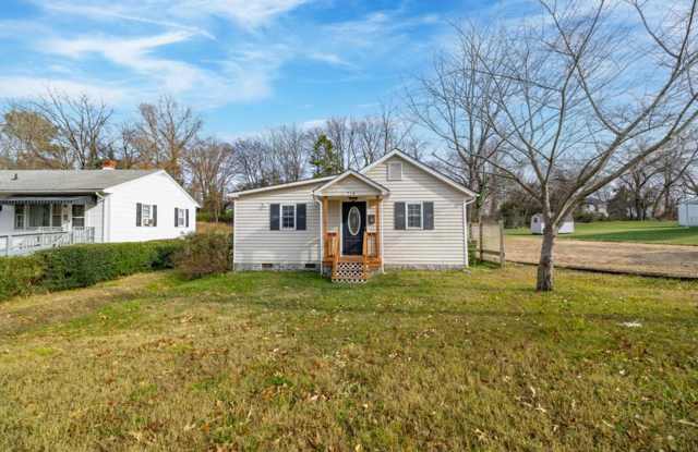 Updated 2-Bedroom Home Walking Distance to Longwood University! photos photos Updated 2-Bedroom Home Walking Distance to Longwood University! photos photos
