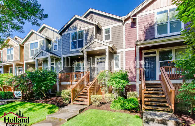Fantastic Townhouse with 2-Car Garage in Excellent Hillsboro Location! - 2764 Southeast Irwin Court, Hillsboro, OR 97123