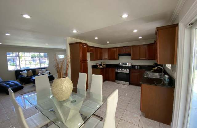 2871 Emerald Drive Gallery 3