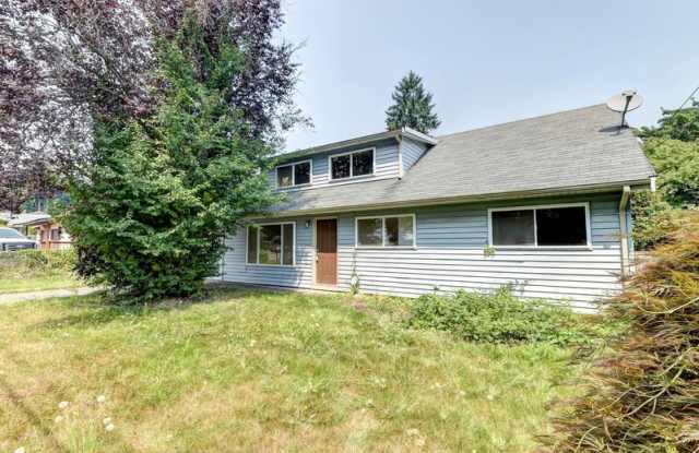 11736 SE 168th St - 11736 Southeast 168th Street, Renton, WA 98058