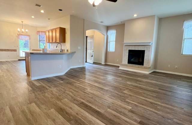 Gorgeous home in Viewpoint! Gallery 4