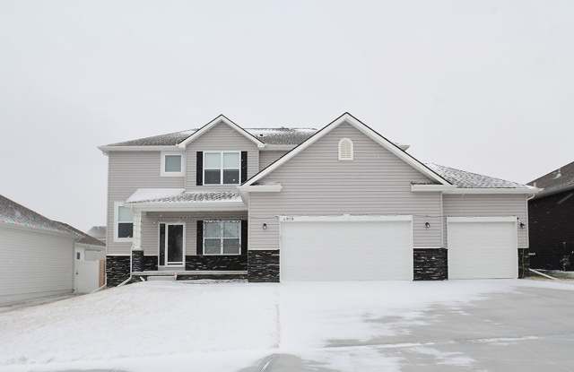 Gorgeous 4 Bedroom Elkhorn Home!! photos photos