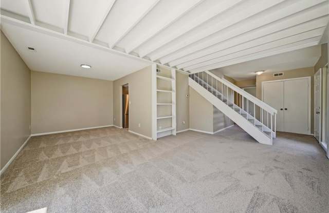900 Maplehurst Court Gallery 4