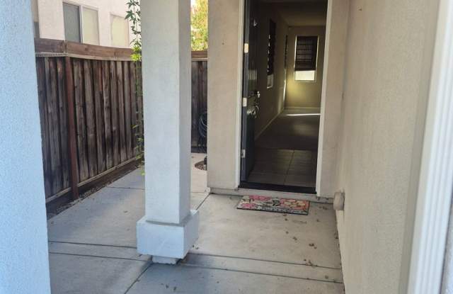 Updated 4 Bedroom Home Gallery 4