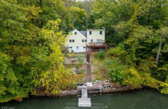 66 W Shore Dr - 66 West Shore Drive, Sussex County, NJ 07462