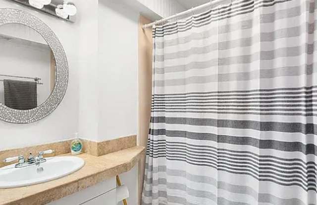 Boater's Delight- Beautiful Condo Gallery 4
