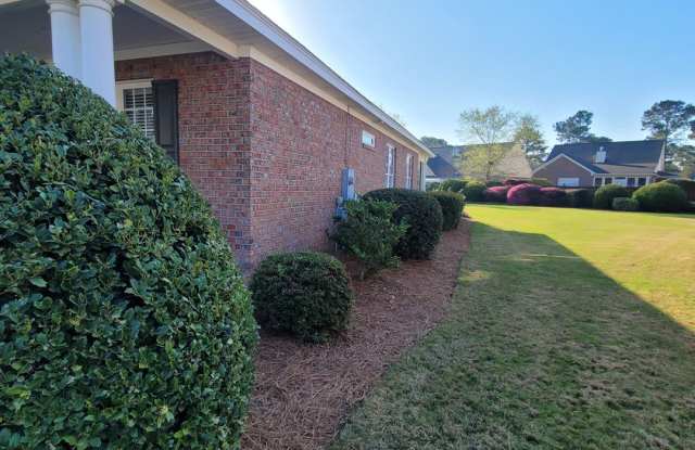 Introducing a charming 3 bedroom 3 bath townhouse located in the desirable community of Magnolia Greens Gallery 3