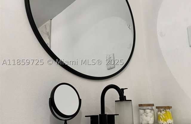 2701 NW 24th Ct Gallery 3