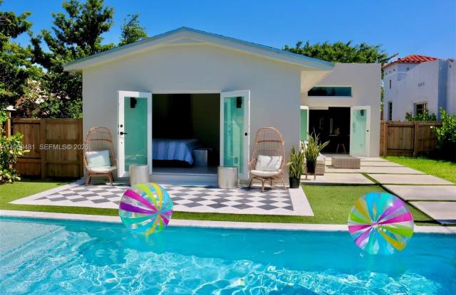 2975 SW 15th St photos photos