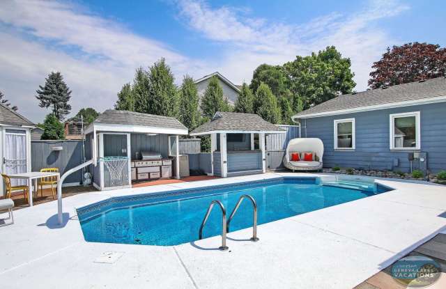 Lake Geneva Retreat with Heated Saltwater Pool – Available for Monthly & Mid-Term Rentals Gallery 3