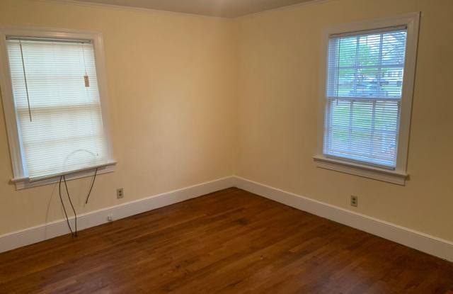 124 S Fairview Circle Gallery 3