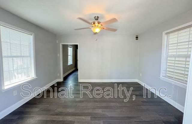 3216 Banks St. Gallery 2