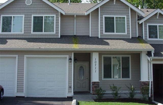 APPROVED APPLICATION-Well maintained 3 bedroom, 2.5 bath townhome in Renton - 10711 Southeast 170th Street, Renton, WA 98055
