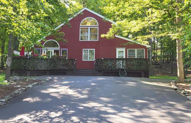 210 Dover Drive - 210 Dover Drive, Saw Creek, PA 18324