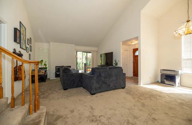 925 Oak Park Drive Gallery 2
