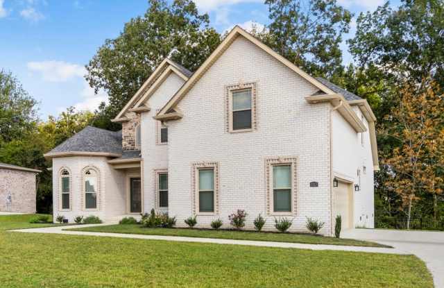 1117 Archibald Drive - Gallery 3