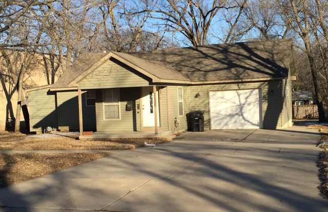 2 Bedroom, 2 Bath, Garage, Appliances Included, VERY Nice photos photos