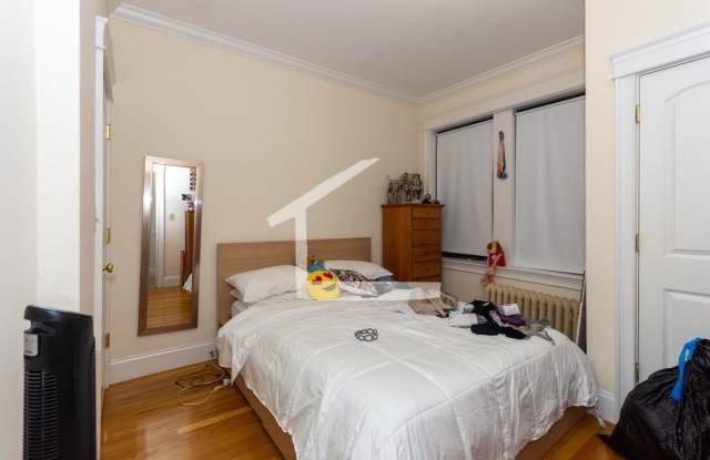 Charming 1 Bedroom-No Broker Fee Gallery 4