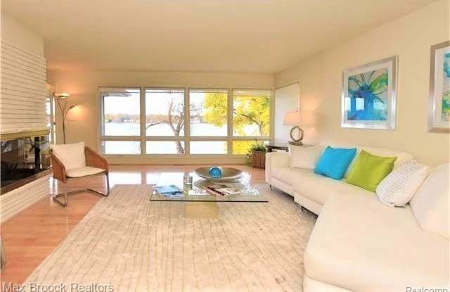 2250 E HAMMOND LAKE Drive Gallery 4