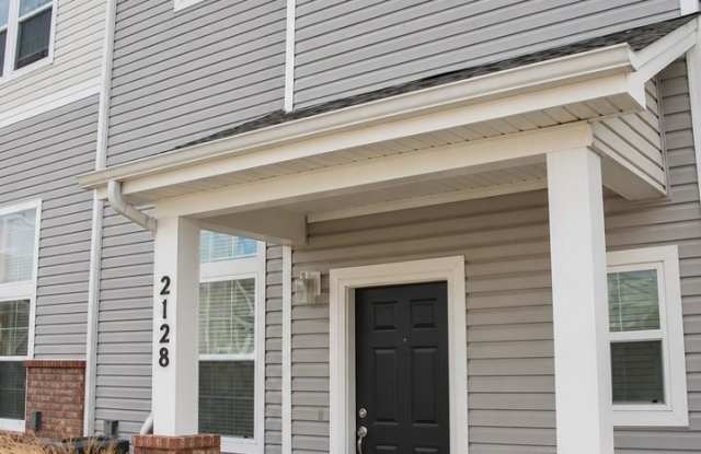 Stunning 3 Bedroom Townhouse Available! Gallery 1