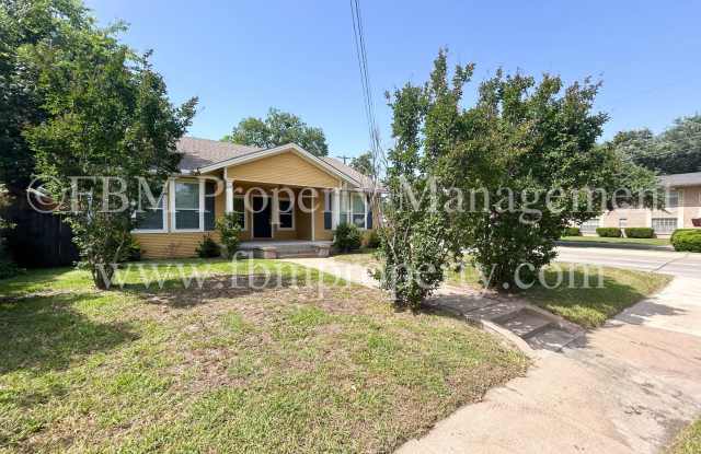 1500 Elmwood - Stunning 3 Bedroom, 2 Bathroom Home in Corsicana, TX! photos photos