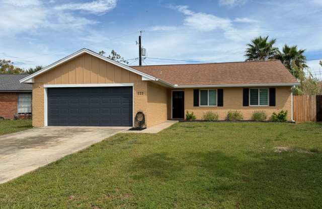 FOUR BEDROOM IN FLOUR BLUFF Gallery 1