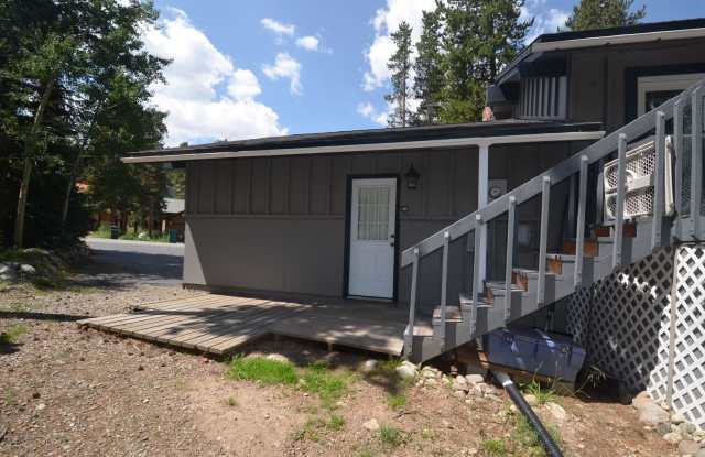 1 bedroom in Breck! Walk to the Quicksilver lift! Snowplowing included! Quiet location. 10 Month Lease! Gallery 4