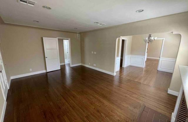 LOVELY UPGRADED STUDIO CITY HOME! Gallery 4