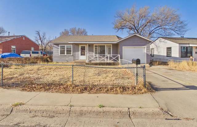Spacious 2 bedroom 2 living areas 1 bath with a garage! - 2606 Northeast 20th Avenue, Amarillo, TX 79107 Spacious 2 bedroom 2 living areas 1 bath with a garage! - 2606 Northeast 20th Avenue, Amarillo, TX 79107